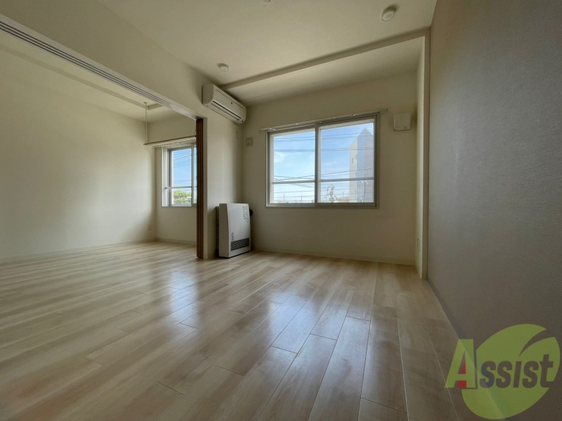 居室・リビング　広くてキレイなお部屋が広がっていて、充実した生活が送れそう。