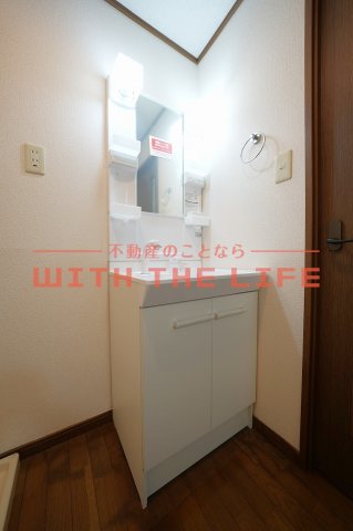洗面設備　朝の支度にも助かる、独立の洗髪洗面化粧台