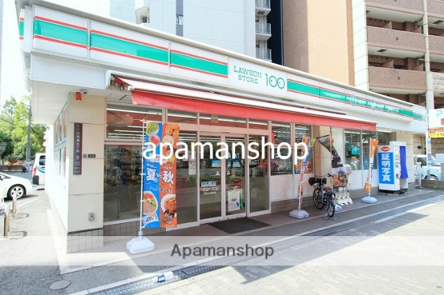 コンビニ　ローソンストア１００（コンビニ）まで40m