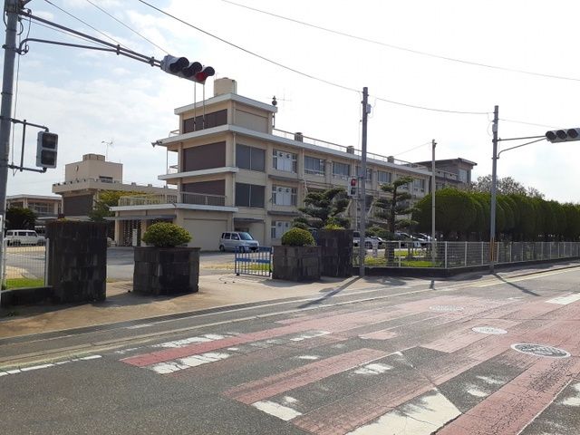 小学校　笠岡市立中央小学校（小学校）まで1000m
