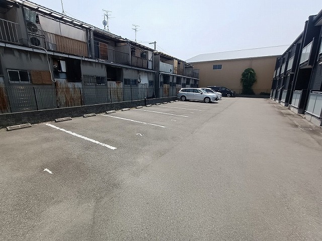 その他　駐車場は別料金となります。