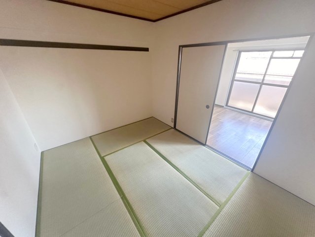 居室・リビング　このお部屋でゆったりとした和の心を感じてみましょう。