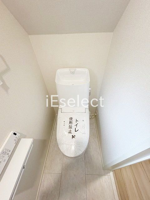 トイレ　温水洗浄便座付きのトイレです♪2階にもトイレがあり便利ですね