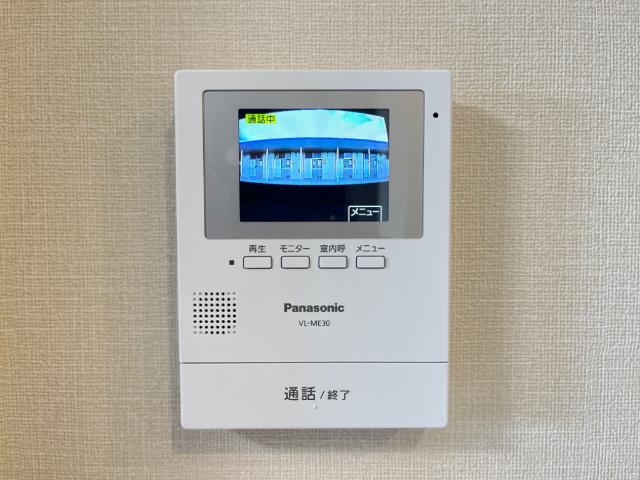 収納　照明付ウォークインインクローゼット