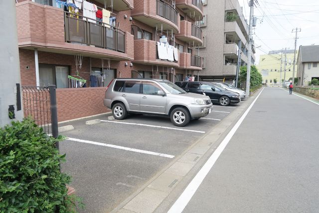 駐車場　敷地内駐車場！※要空確認