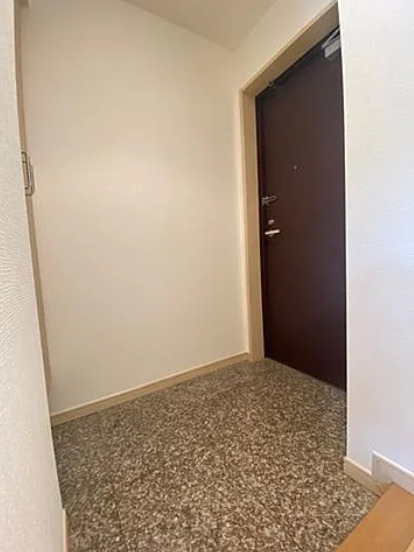 玄関　※別部屋参考写真