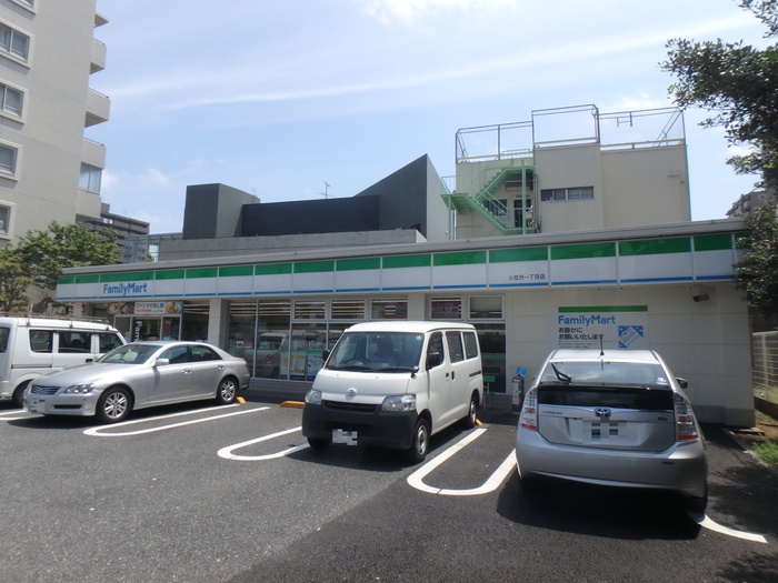 コンビニ　ファミリーマート小豆沢1丁目店（コンビニ）まで95m
