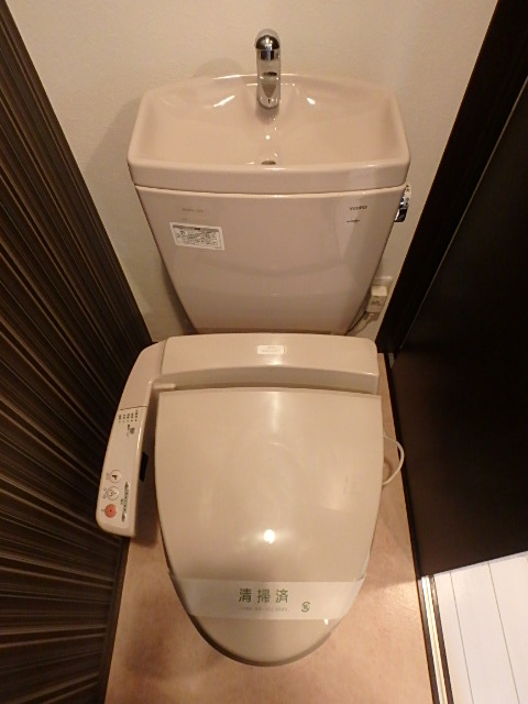 トイレ　機能の付いた快適なトイレです。