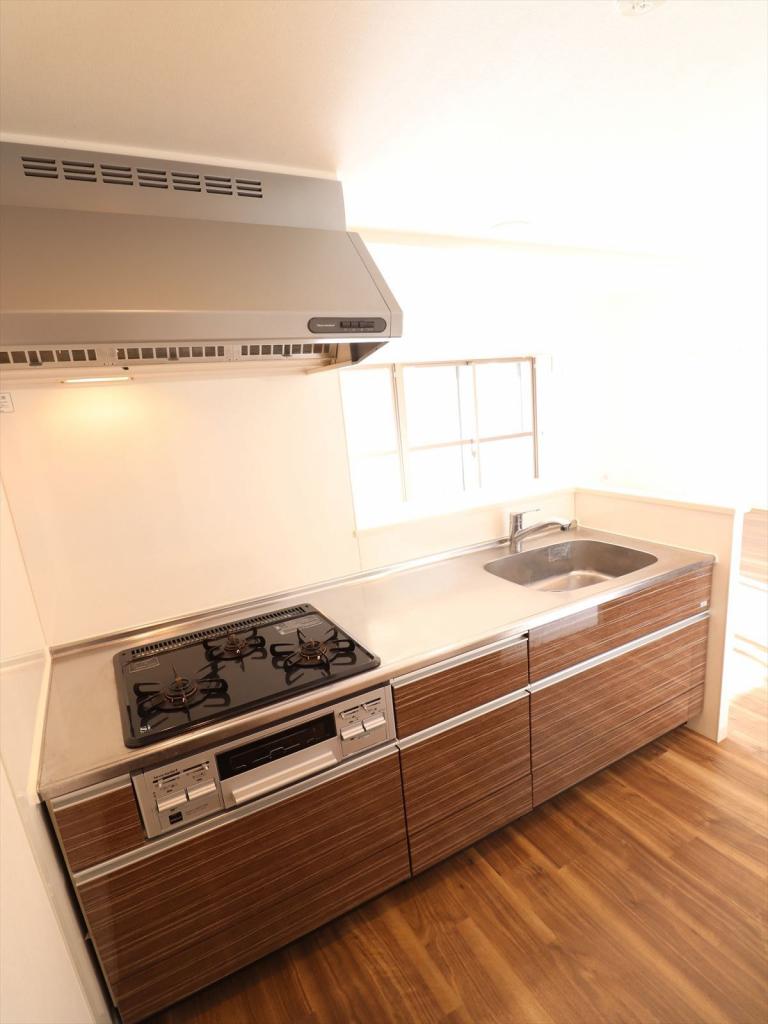 キッチン　3口コンロのシステムキッチン