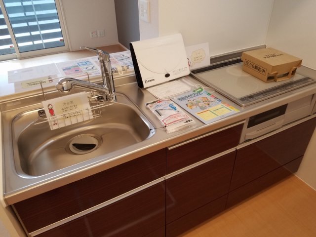 キッチン　３口ＩＨコンロ付