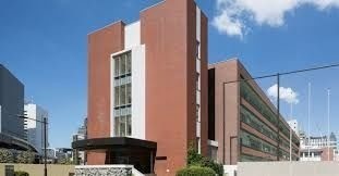 中学校　千代田区立神田一橋中学校（中学校）まで1216m