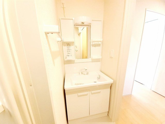 洗面設備　コンパクトで使いやすい洗面所