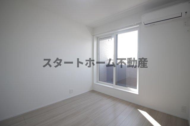その他部屋・スペース　広くて明るい寝室