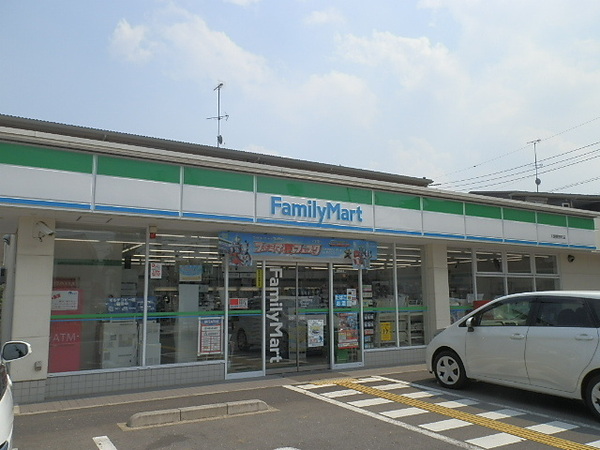 コンビニ　ファミリーマート（コンビニ）まで87m