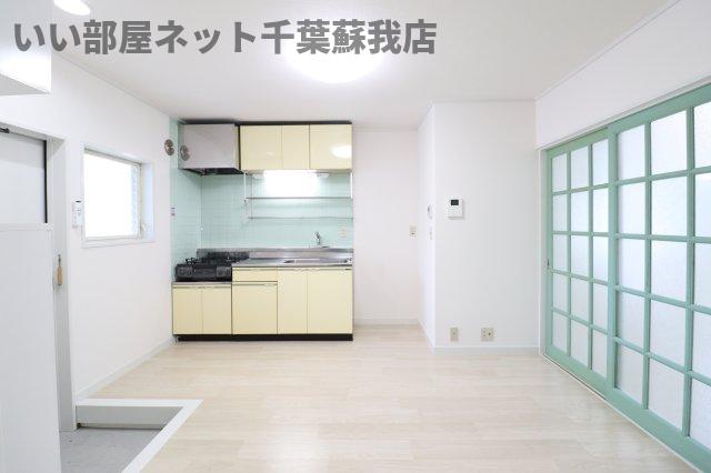 居室・リビング　こちらの居間で趣味の時間をお楽しみください