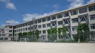小学校　福岡市立三筑小学校（小学校）まで264m