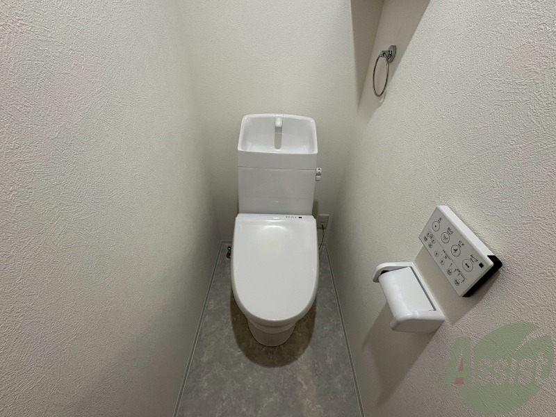 トイレ　こちらはトイレになります。ウォシュレット機能付です。