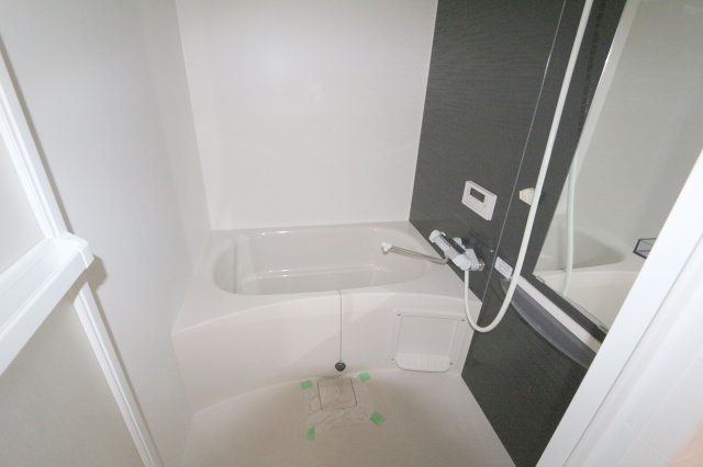 バス・シャワールーム　※同タイプの写真となり、実際のお部屋とは異なる場合があります