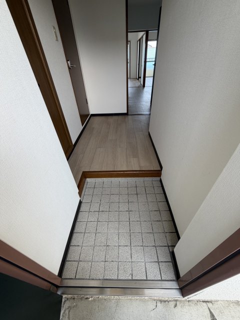 ジニアス塩澤の玄関写真
