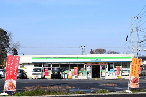 コンビニ　ファミリーマート ふじみ野新駒林二丁目店（コンビニ）まで587m