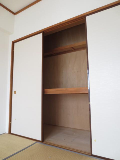収納　押入