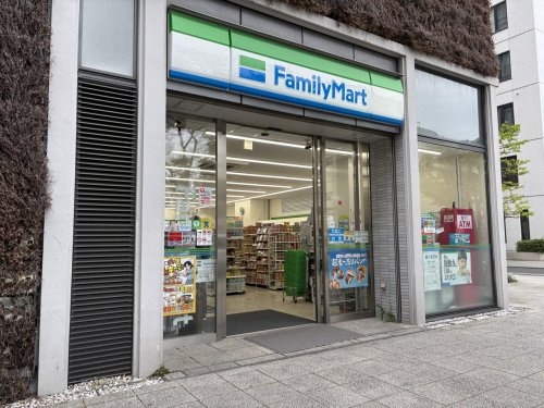 コンビニ　ファミリーマート 山下町南店（コンビニ）まで205m