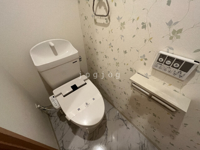 トイレ　温水洗浄便座付き