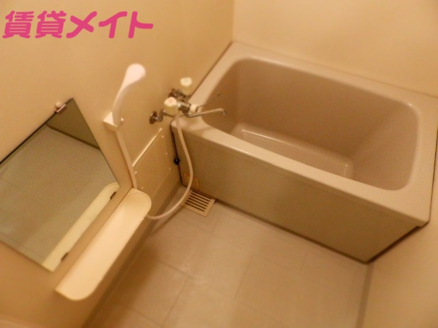 バス・シャワールーム　同物件別室反転写真