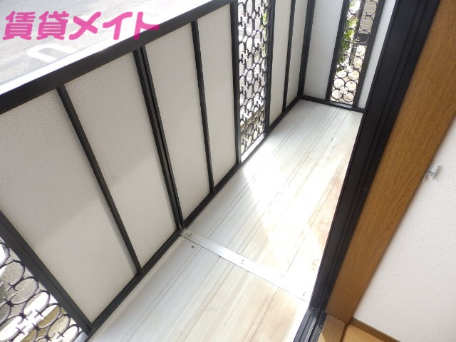 バルコニー　同物件別室反転写真