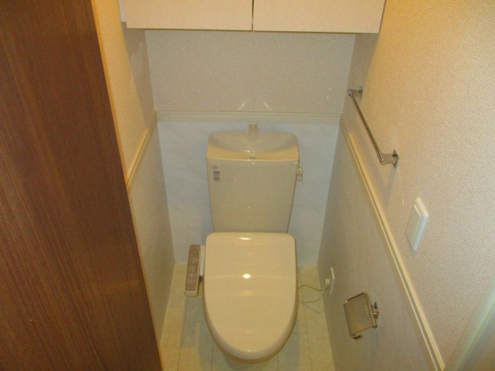 ＪＲ内房線 木更津駅 2階建 築10年のトイレ写真