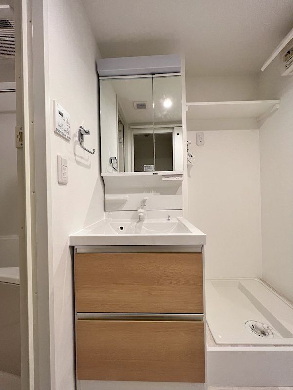 洗面設備　※同タイプの別のお部屋です。