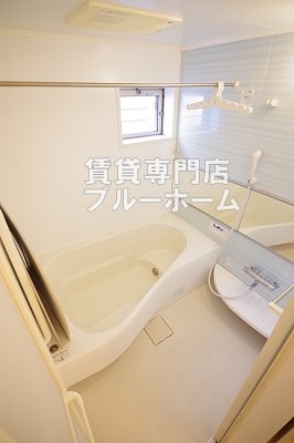バス・シャワールーム　一坪タイプ！浴室乾燥機・追い炊き機能付きのお風呂です！