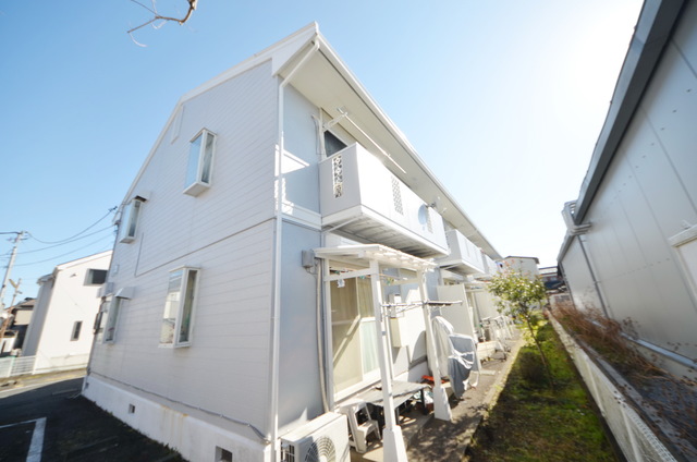 建物外観　～軽量鉄骨造の物件ですっ～