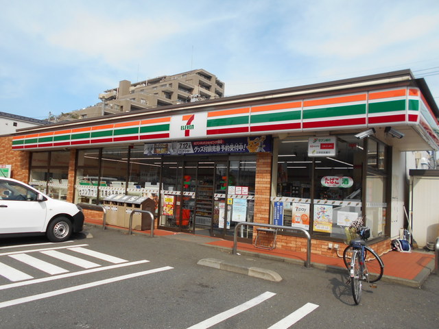 コンビニ　セブンイレブン調布ヶ丘３丁目店（コンビニ）まで300m
