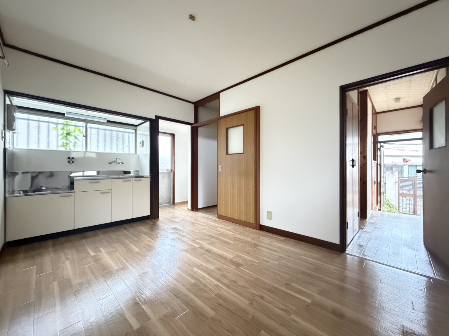 シャトレ塩屋A棟の居間写真