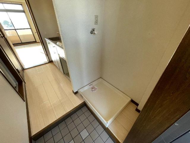 玄関　洗濯機置場
