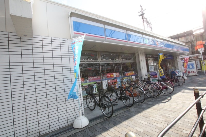 コンビニ　ローソン美章園駅前店（コンビニ）まで215m