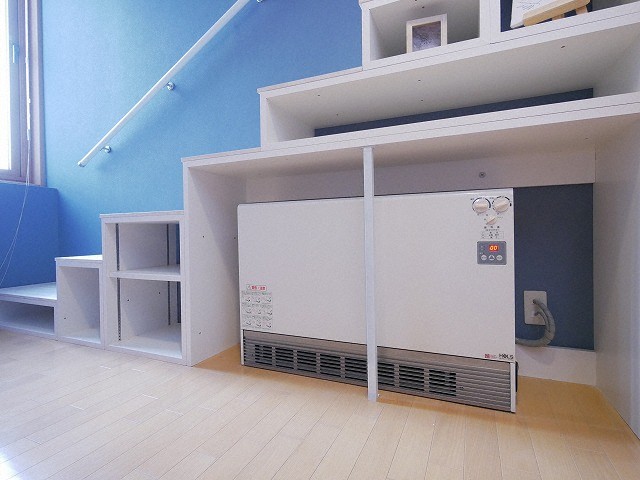 その他設備　暖かい電気暖房です♪