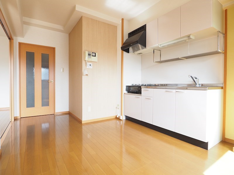 その他部屋・スペース　広いお部屋で家具の配置がしやすい。