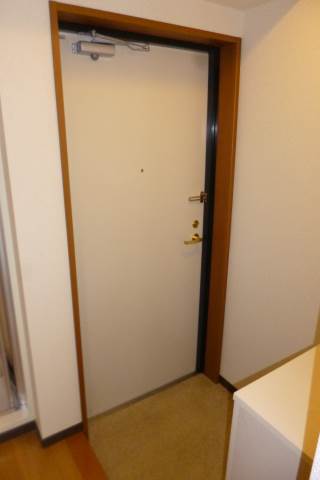 ＪＲ総武線 西荻窪駅 徒歩6分 3階建 築25年の玄関写真