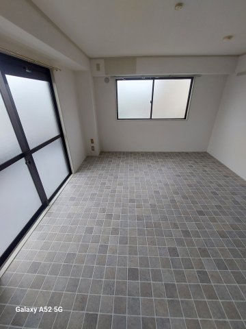 シャトル山之内の居間写真