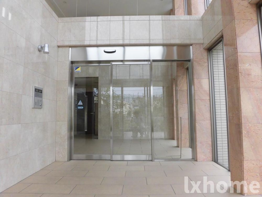エントランス　清潔なエントランスです