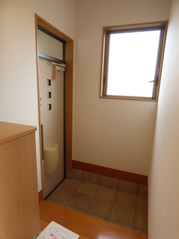 玄関　写真はＣ棟を使用
