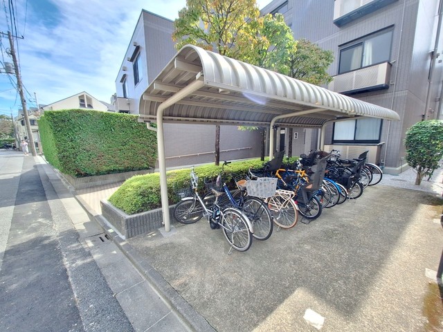 その他共有部分　★屋根付きの駐輪スペース★