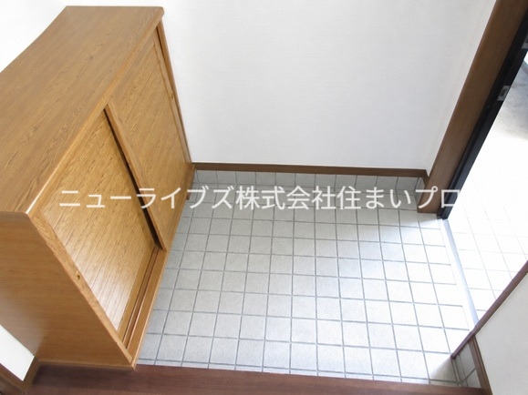 京阪本線 萱島駅 徒歩12分 3階建 築30年の玄関写真