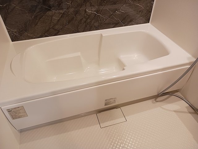 バス・シャワールーム　落ち着いた空間のお風呂です