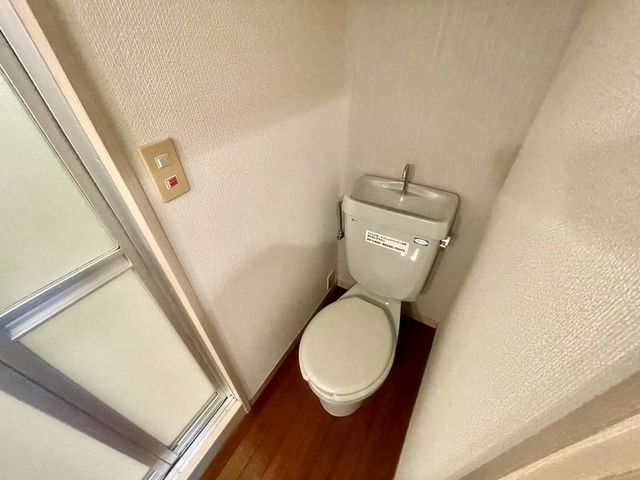トイレ　別部屋の写真です