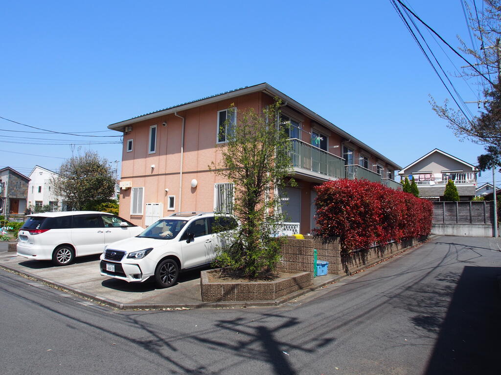 建物外観　2Ｆは玄関のみ1Ｆ.にあるメゾネットタイプの間取り！！