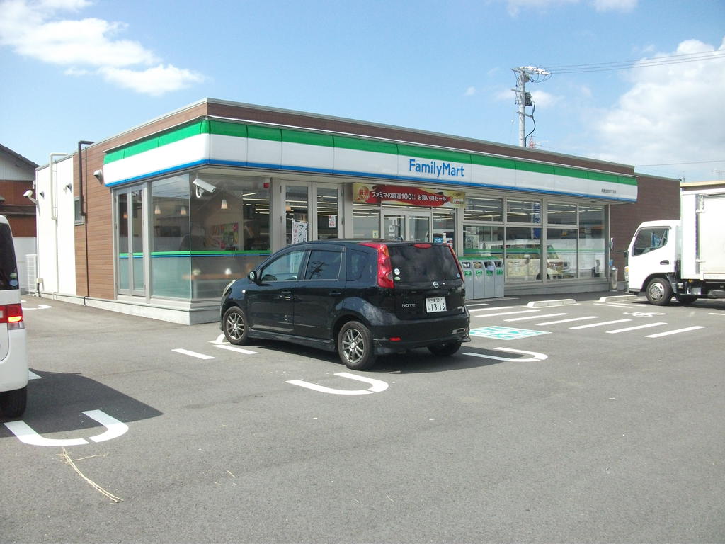 コンビニ　ファミリーマート鈴鹿住吉四丁目店（コンビニ）まで409m