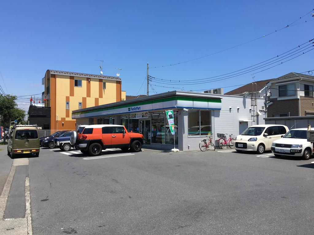 コンビニ　ファミリーマート鵠沼海岸7丁目店（コンビニ）まで728m